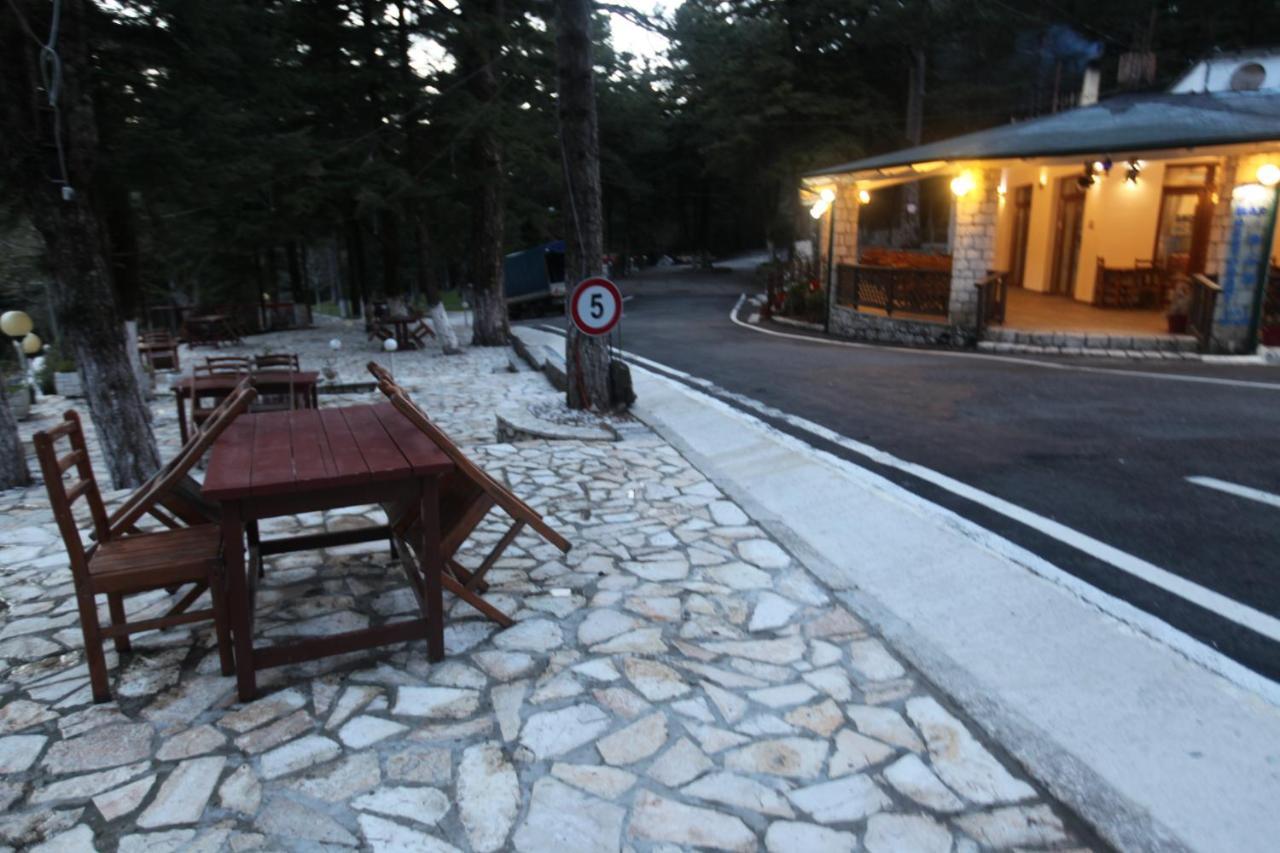 Bujtina Uji I Panjes, Log Cabins Dukat Екстер'єр фото