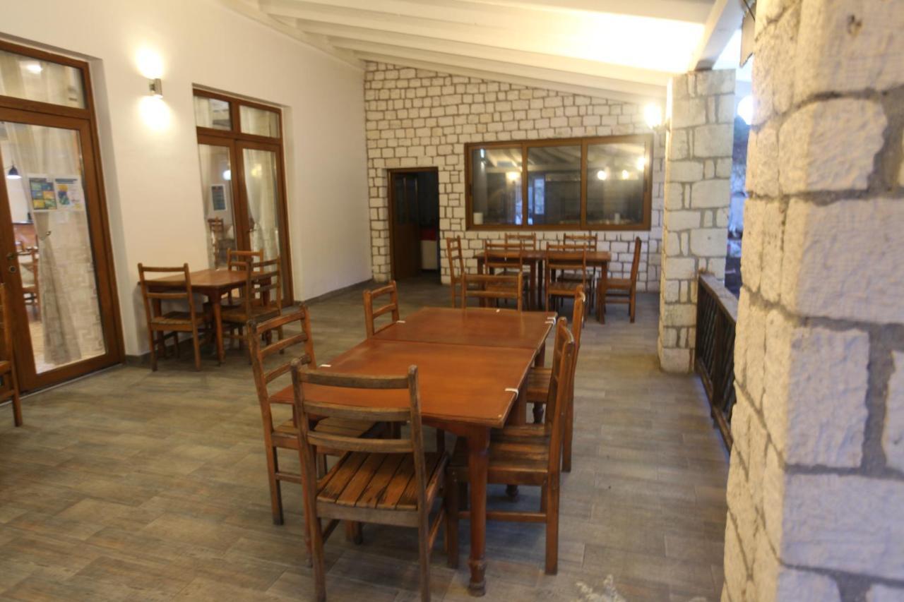 Bujtina Uji I Panjes, Log Cabins Dukat Екстер'єр фото