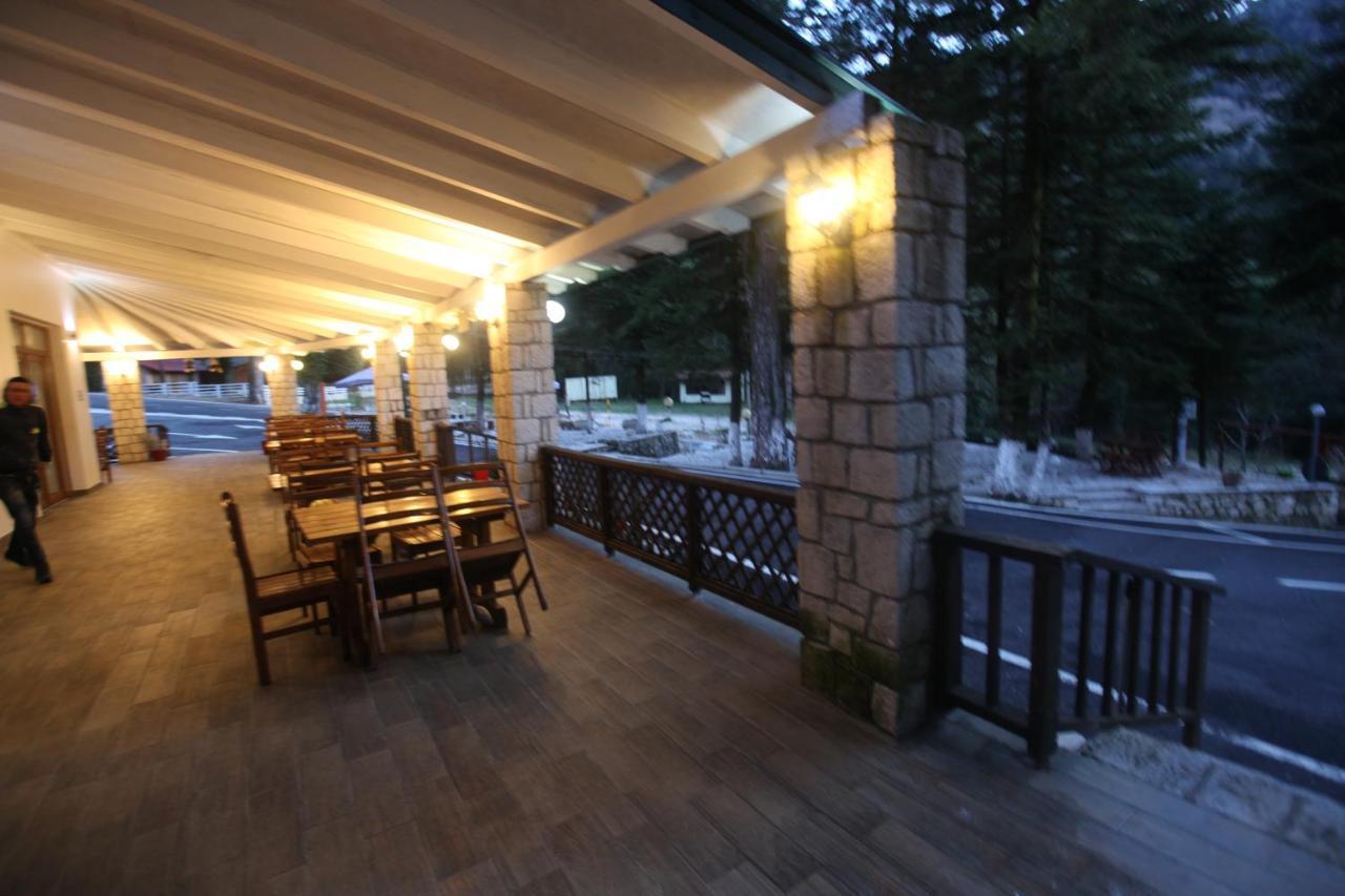 Bujtina Uji I Panjes, Log Cabins Dukat Екстер'єр фото