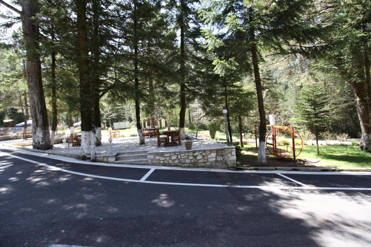 Bujtina Uji I Panjes, Log Cabins Dukat Екстер'єр фото