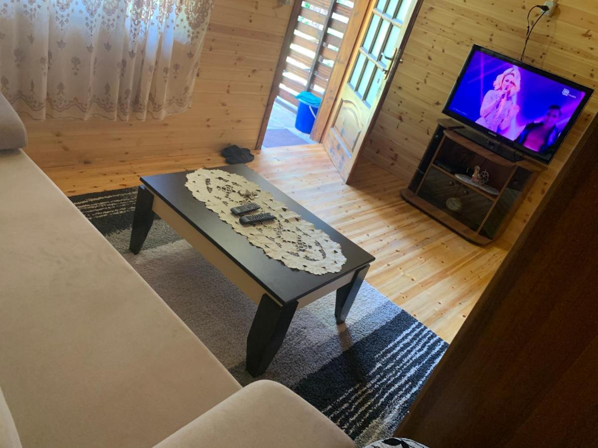 Bujtina Uji I Panjes, Log Cabins Dukat Екстер'єр фото