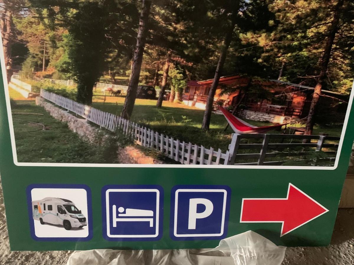 Bujtina Uji I Panjes, Log Cabins Dukat Екстер'єр фото