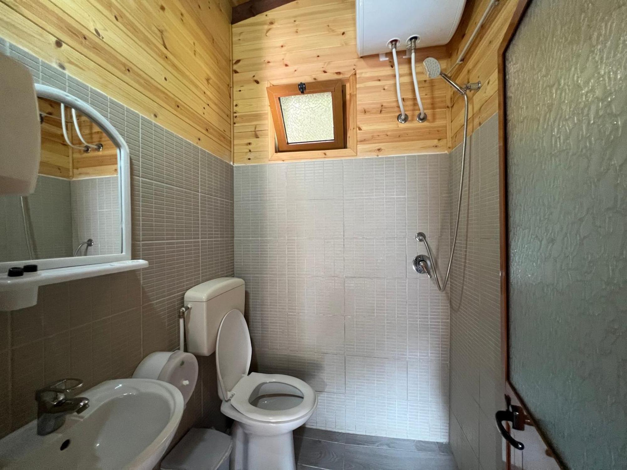 Bujtina Uji I Panjes, Log Cabins Dukat Екстер'єр фото