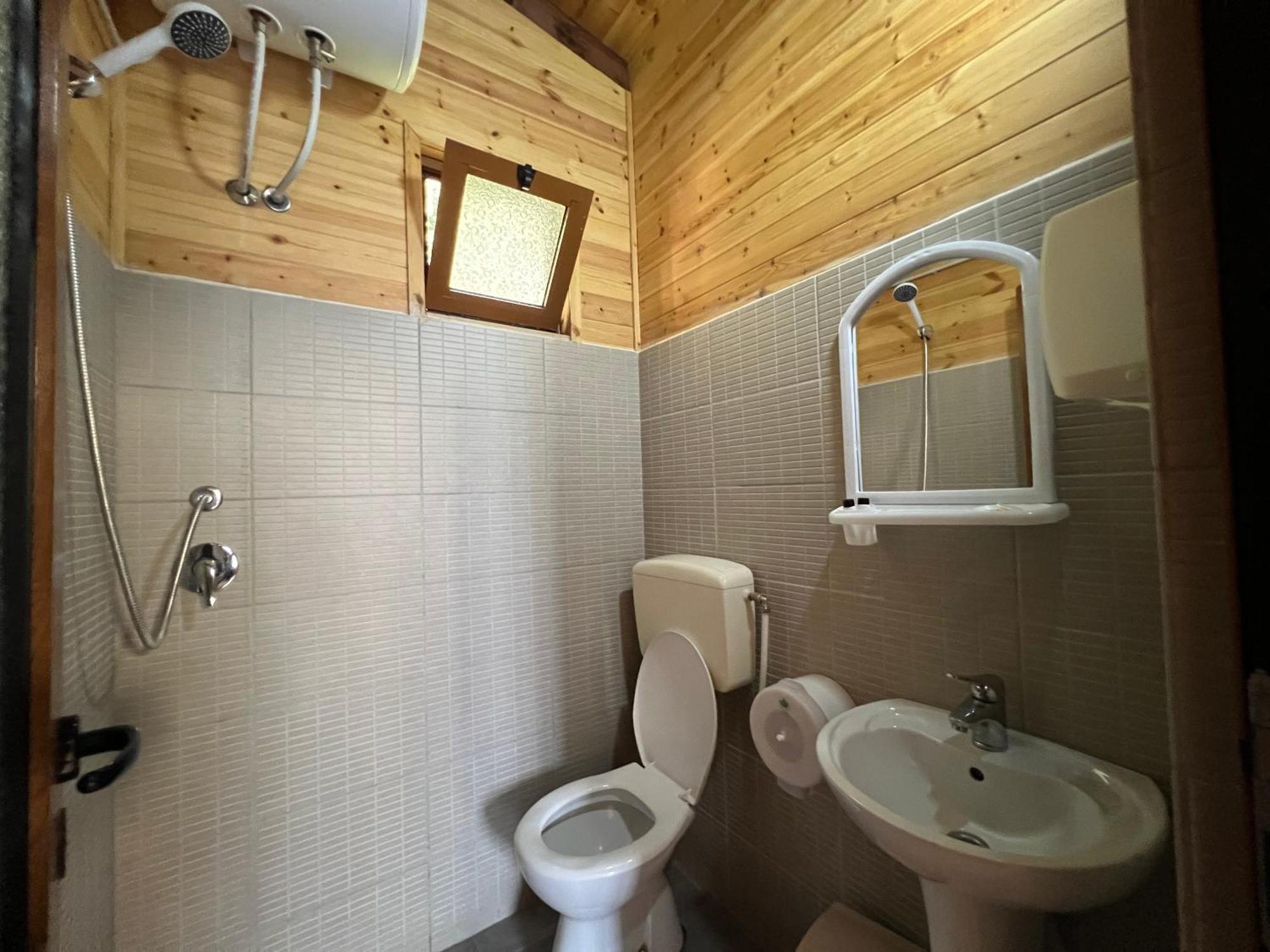 Bujtina Uji I Panjes, Log Cabins Dukat Екстер'єр фото