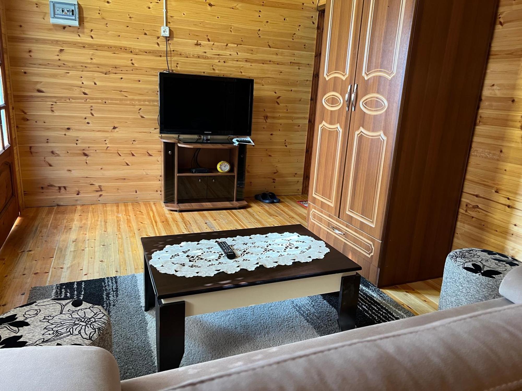 Bujtina Uji I Panjes, Log Cabins Dukat Екстер'єр фото