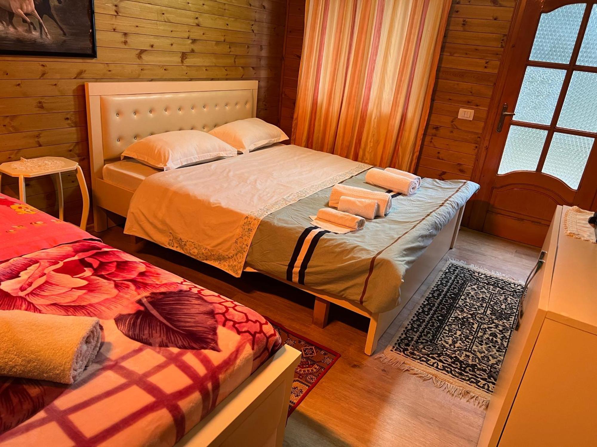 Bujtina Uji I Panjes, Log Cabins Dukat Екстер'єр фото