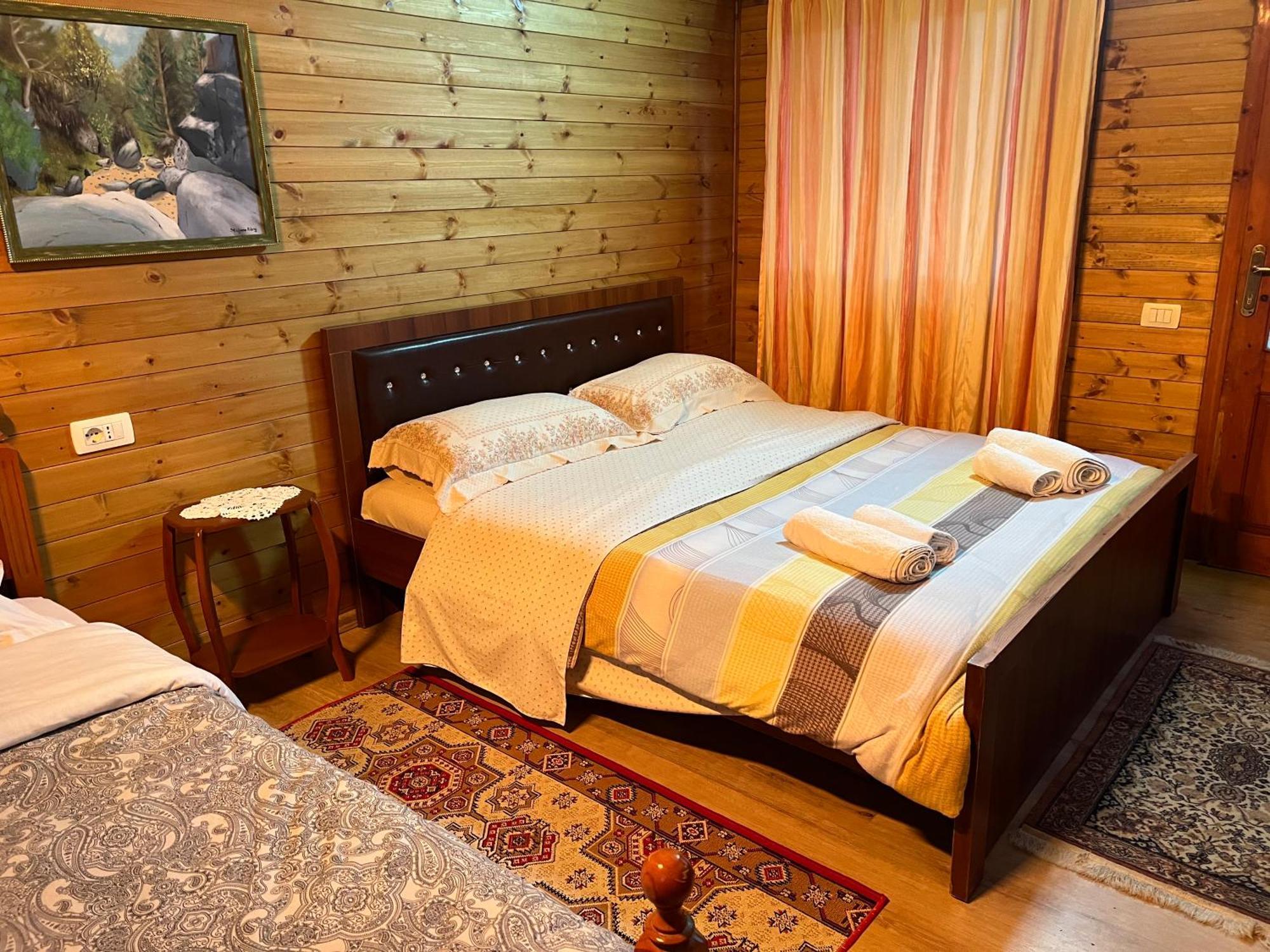 Bujtina Uji I Panjes, Log Cabins Dukat Екстер'єр фото
