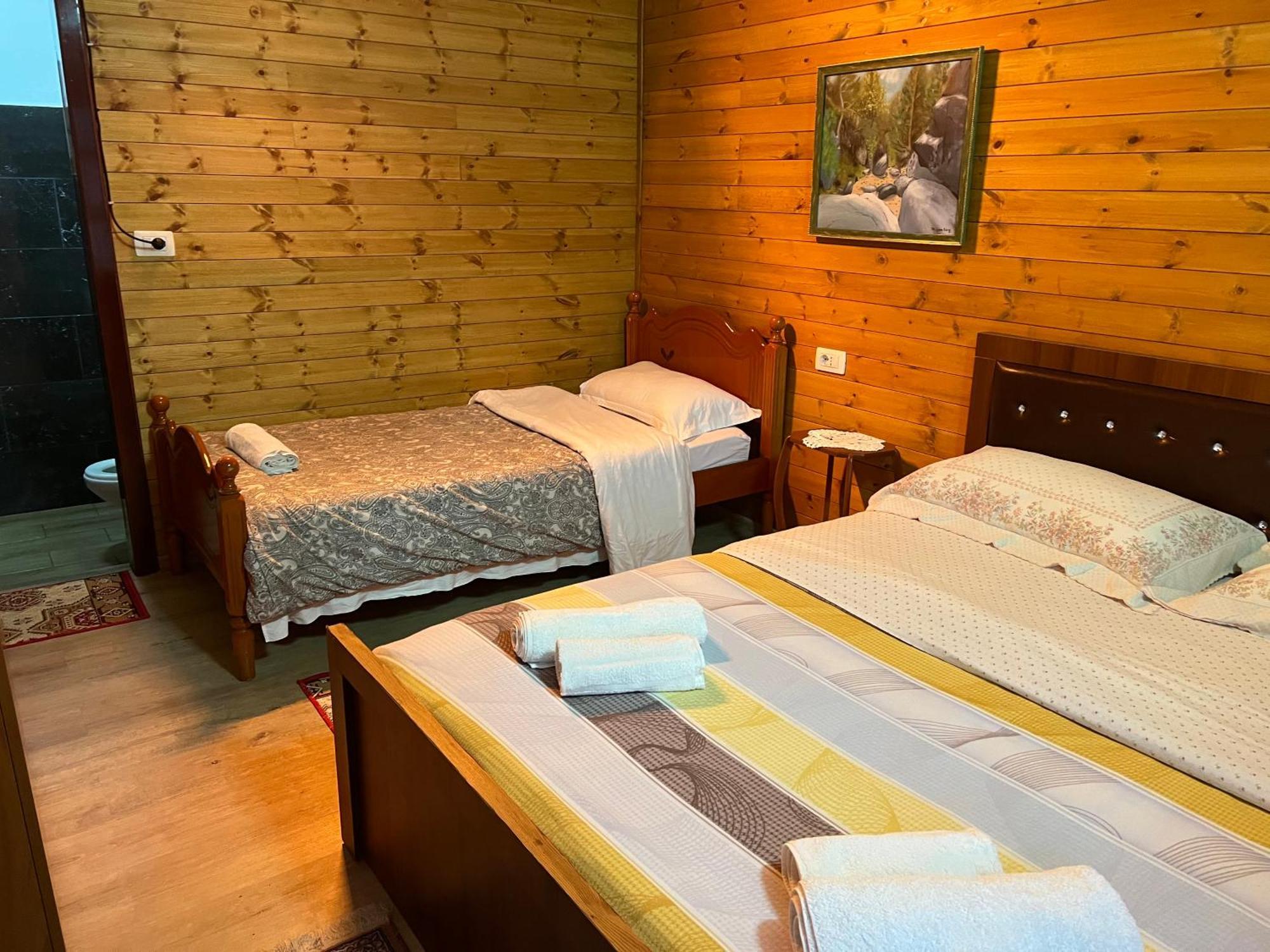 Bujtina Uji I Panjes, Log Cabins Dukat Екстер'єр фото